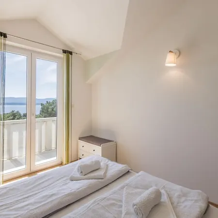 아파트 Comfort One Bedroom With Terrace And Sea View A2