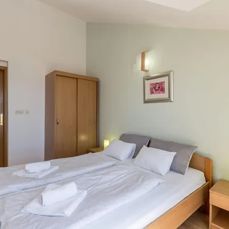 아파트 Comfort One Bedroom With Terrace And Sea View A2 볼