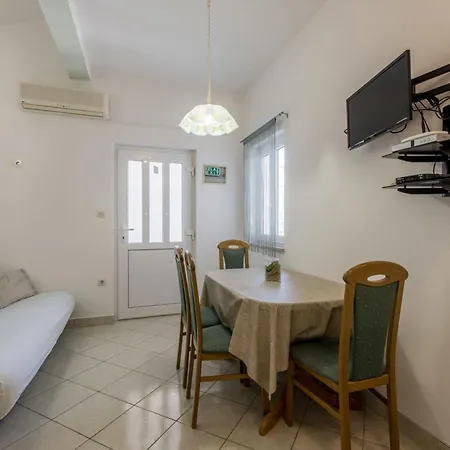 아파트 Comfort One Bedroom With Terrace And Sea View A2 *